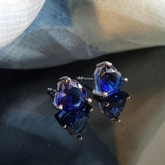 Blue Sapphire Cubic Zirconia - Picture 2 of 4